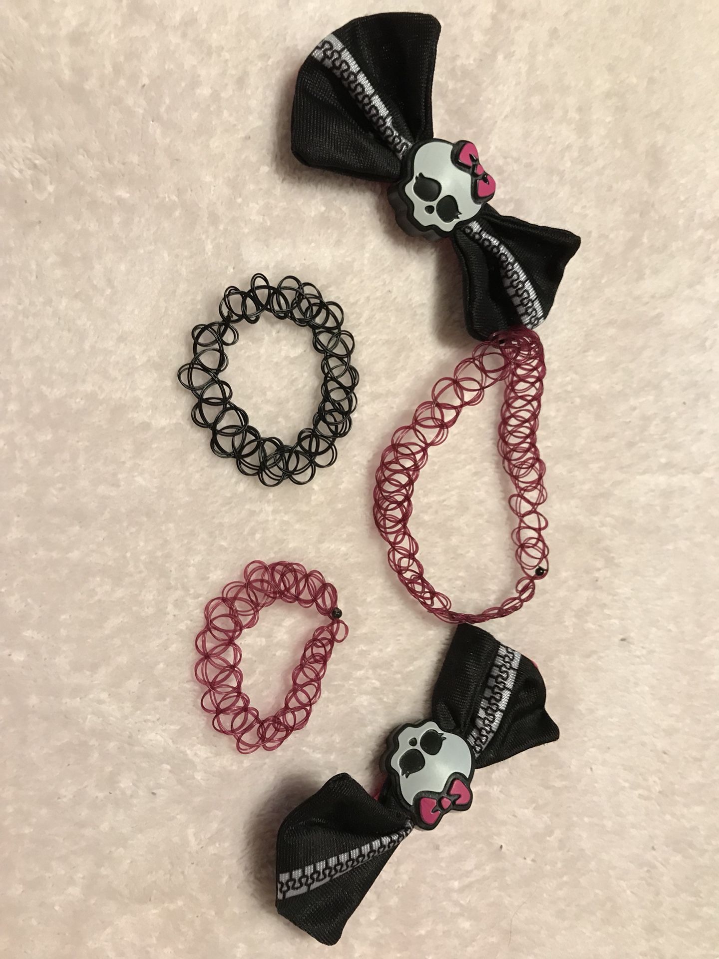 Chokers and skull hair bows