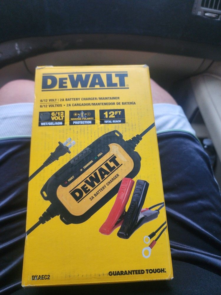 Dewalt 6/12 Volt Battery Charger