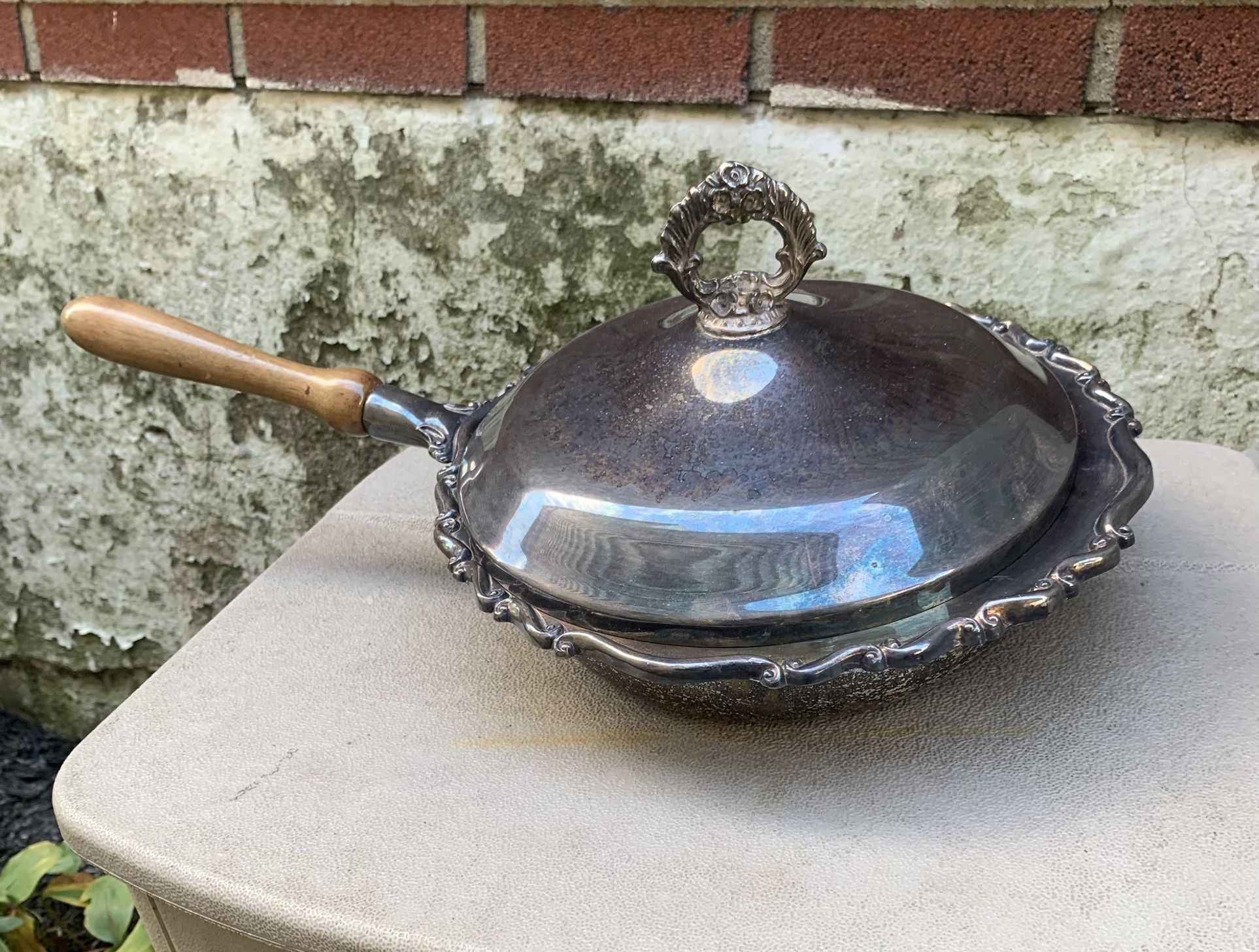 Silver Plated Vintage Chafing Pan / Wood Handle & Lid 11w 19 L 2 1/2 h unmarked
