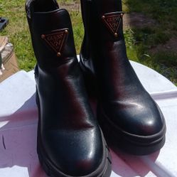 Used In Good Condition Women's Guess Boots 👢 Size 5