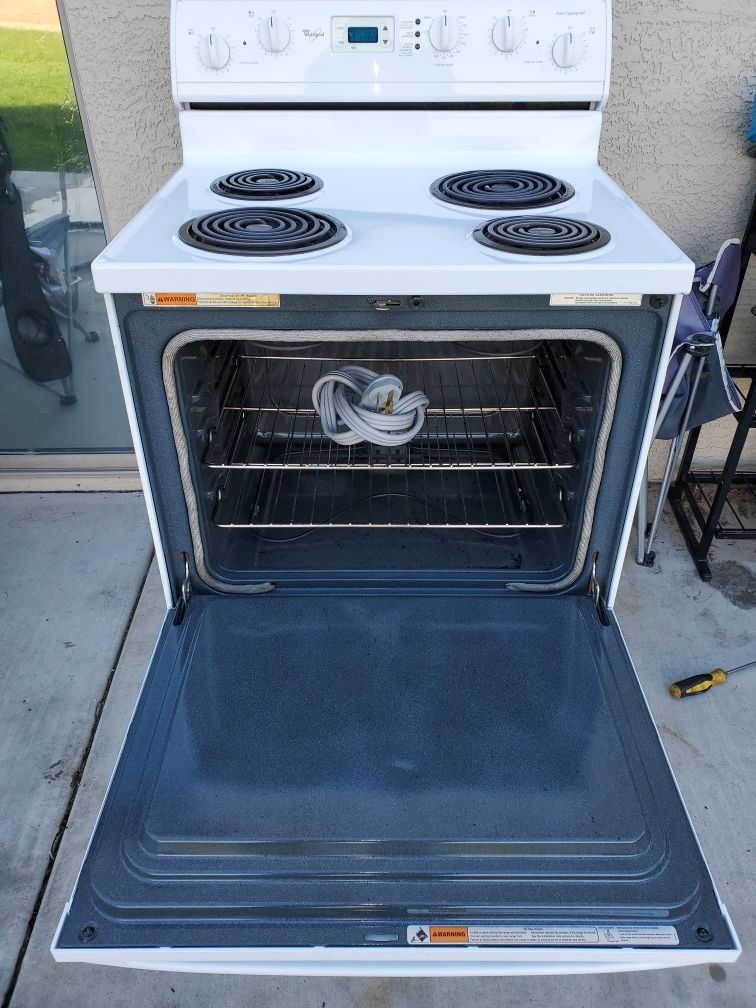 **(FREE)**Whirlpool super capacity 465 electric range (GOOD CONDITION
