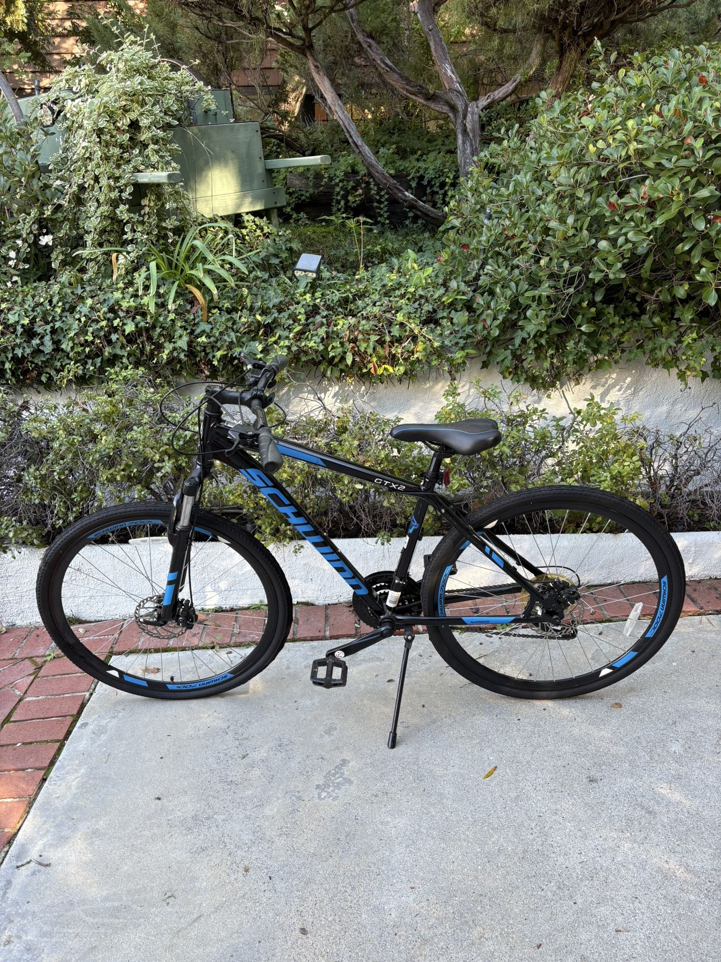 Schwinn Gtx 2 Hybrid Bike