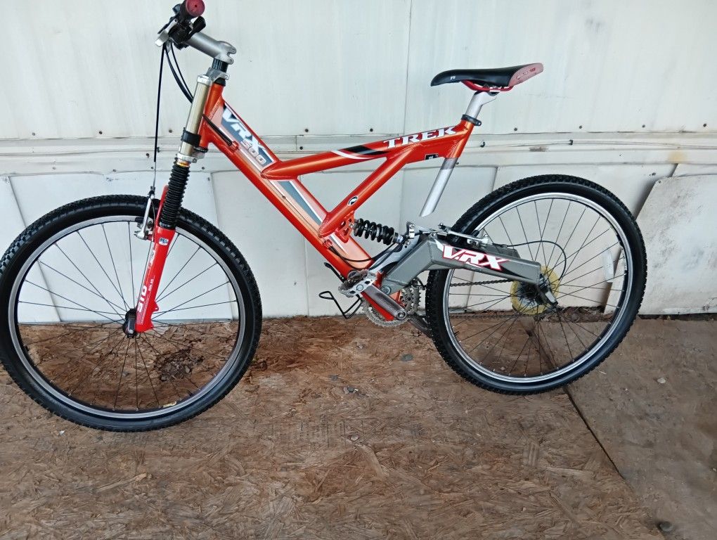 Trek VRX500 Mens Mountain Bike 28 Speed Tire Size 26"