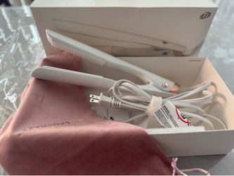 T3 Lucea Professional Straightening & Styling Iron.