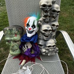 CREEPY HALLOWEEN DECORATIONS LIGHTS UP & SOUNDS - SKULLS CLOWNS FRANKENSTEIN
