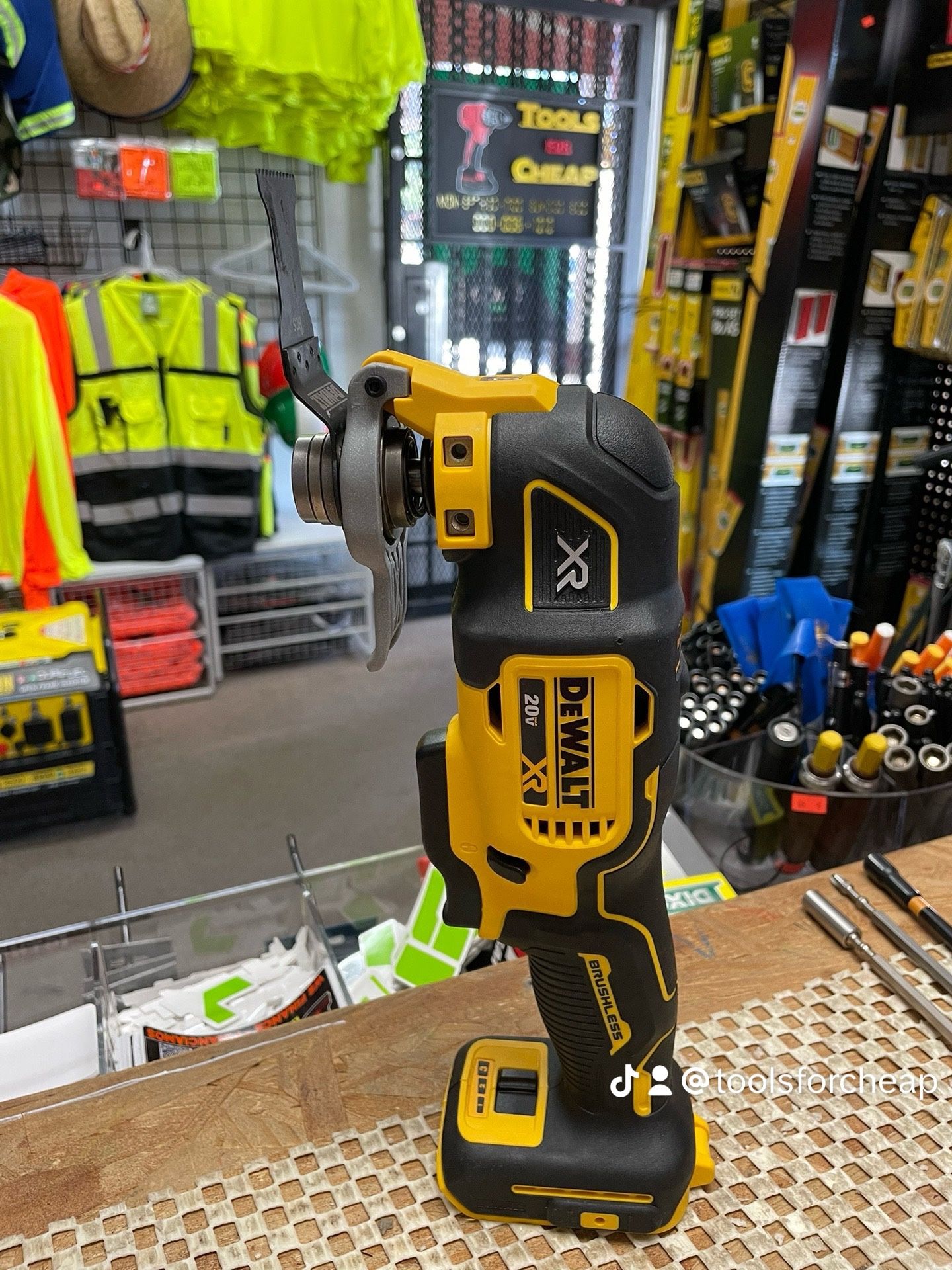 DEWALT 20V MAX XR Cordless Brushless 3-Speed Oscillating Multi Tool (Tool Only) $139