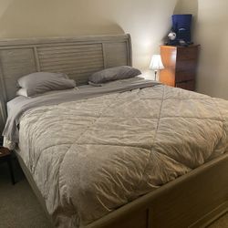 King-Sized Sleigh Bed 