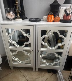 2 cabinet drawers