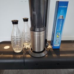 Soda Stream Aqua Fizz Sparking Water Machine, 2x Glass Bottles, 1x 60L Co2