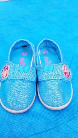 SHOES FROZEN SIZE 5 1/2