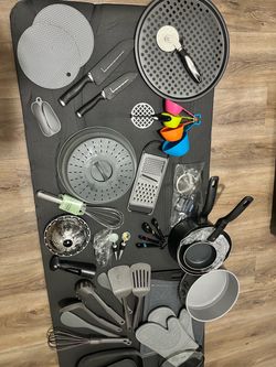 Entire kitchen set with brand new items and free large storage container