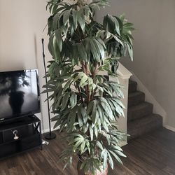 Decorative faux tree