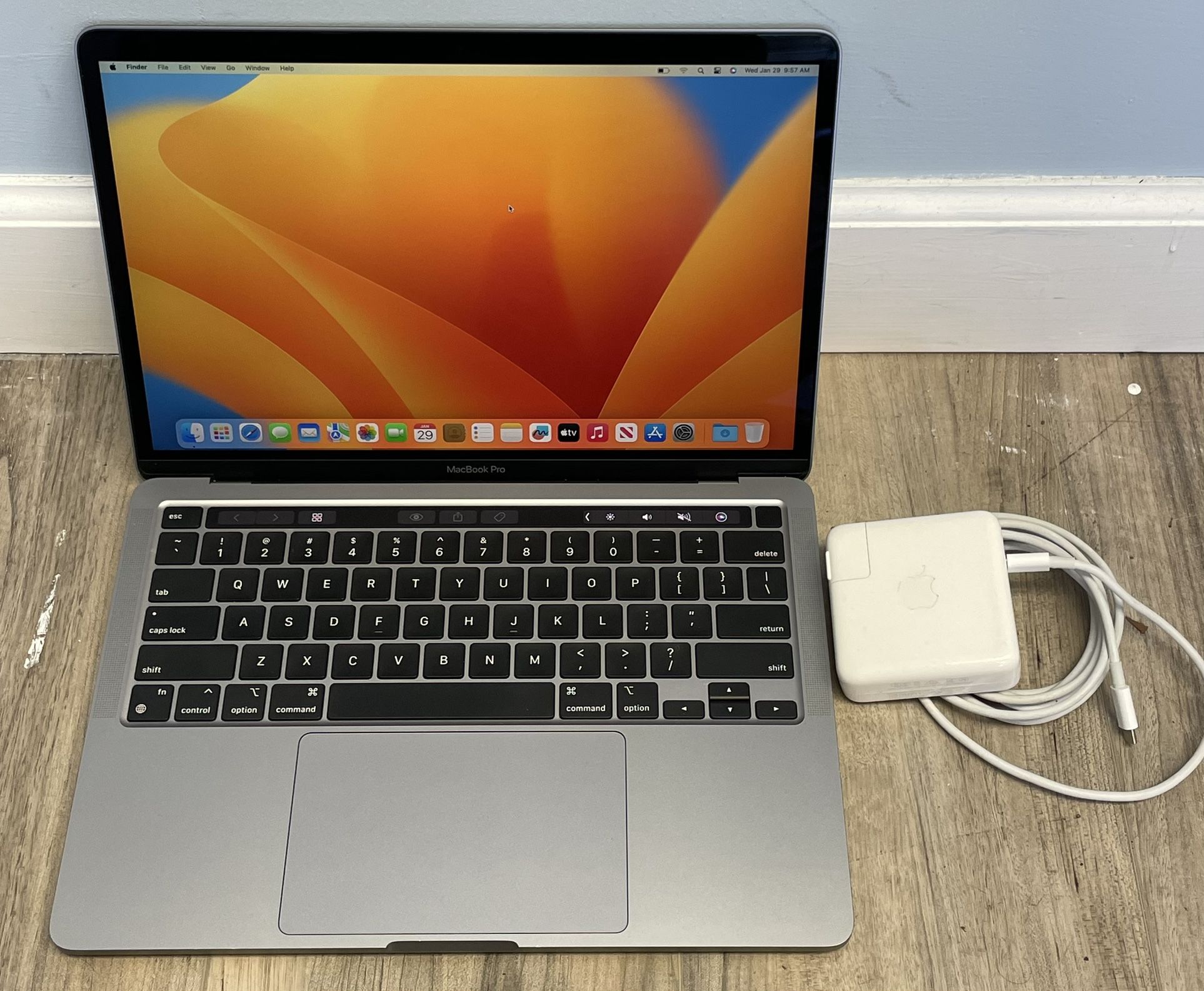 2020 Apple MacBook Pro M1 8GB/512GB Touch-bar Laptop Model: A2338 W/Charger