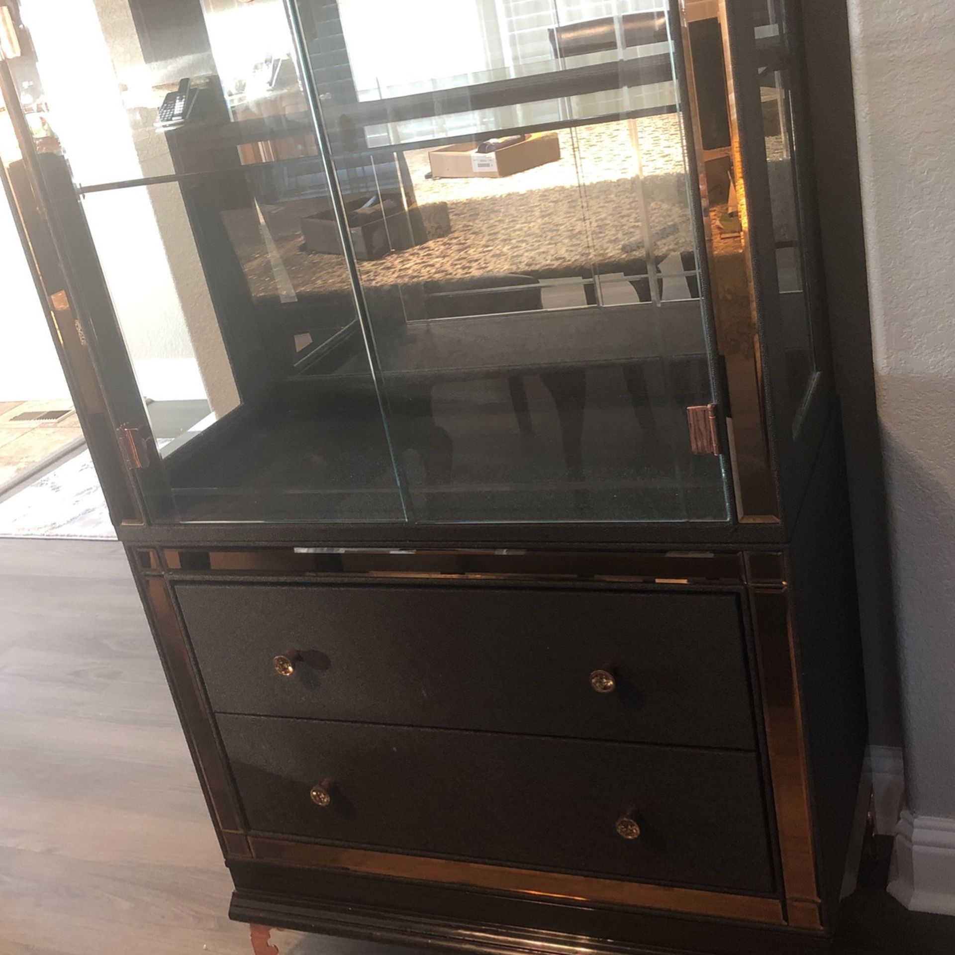 Dining room furniture from Mor Furniture store in a good condition. for