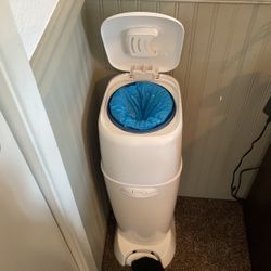 Diaper genie 