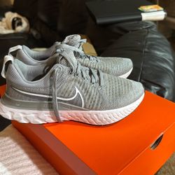 Nike Flyknit React Size 7. Worn Once