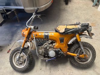 3 Honda CT70 ‘s