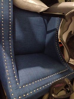 Elegant Dark Blue Accent Chair with Silver Nailhead trim – Very Good Condition