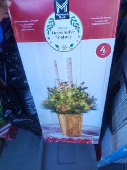 Member's Mark pre-Lift Decorative topiary 4ft tall