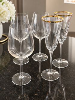 3 Wine and 2 champagne glasses