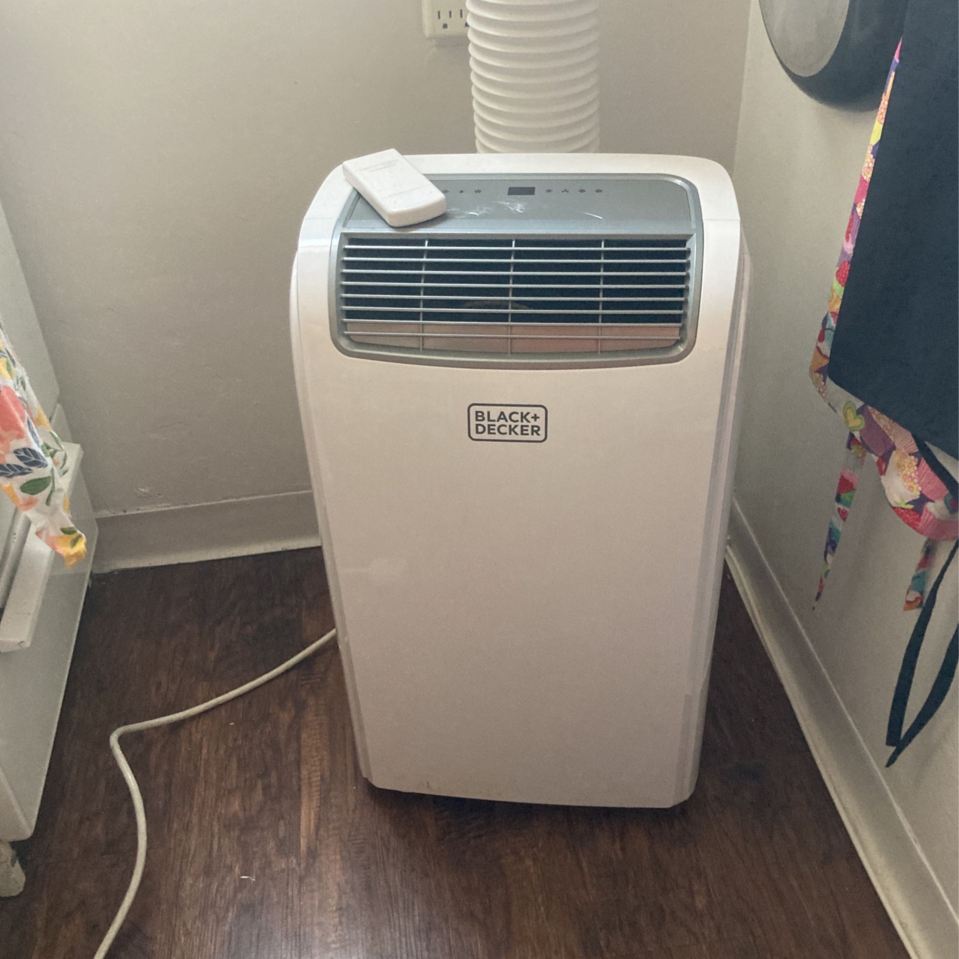 BLACK+DECKER BPACT08WT Portable Air Conditioner with Remote Control, 5,000 BTU DOE (8,000 BTU ASHRAE)
