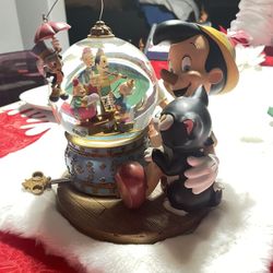 Rare Disney Pinocchio Magic Musical Snow Globe “Brahm's Waltz” w/Motion 