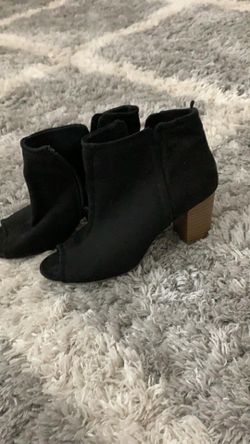 Cute women’s black open toe Booties