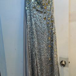 Dress/Gown Silver/Gold 150$ Size 6