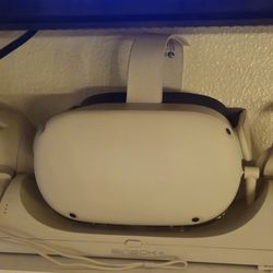 Meta Quest 2 With Charging Dock