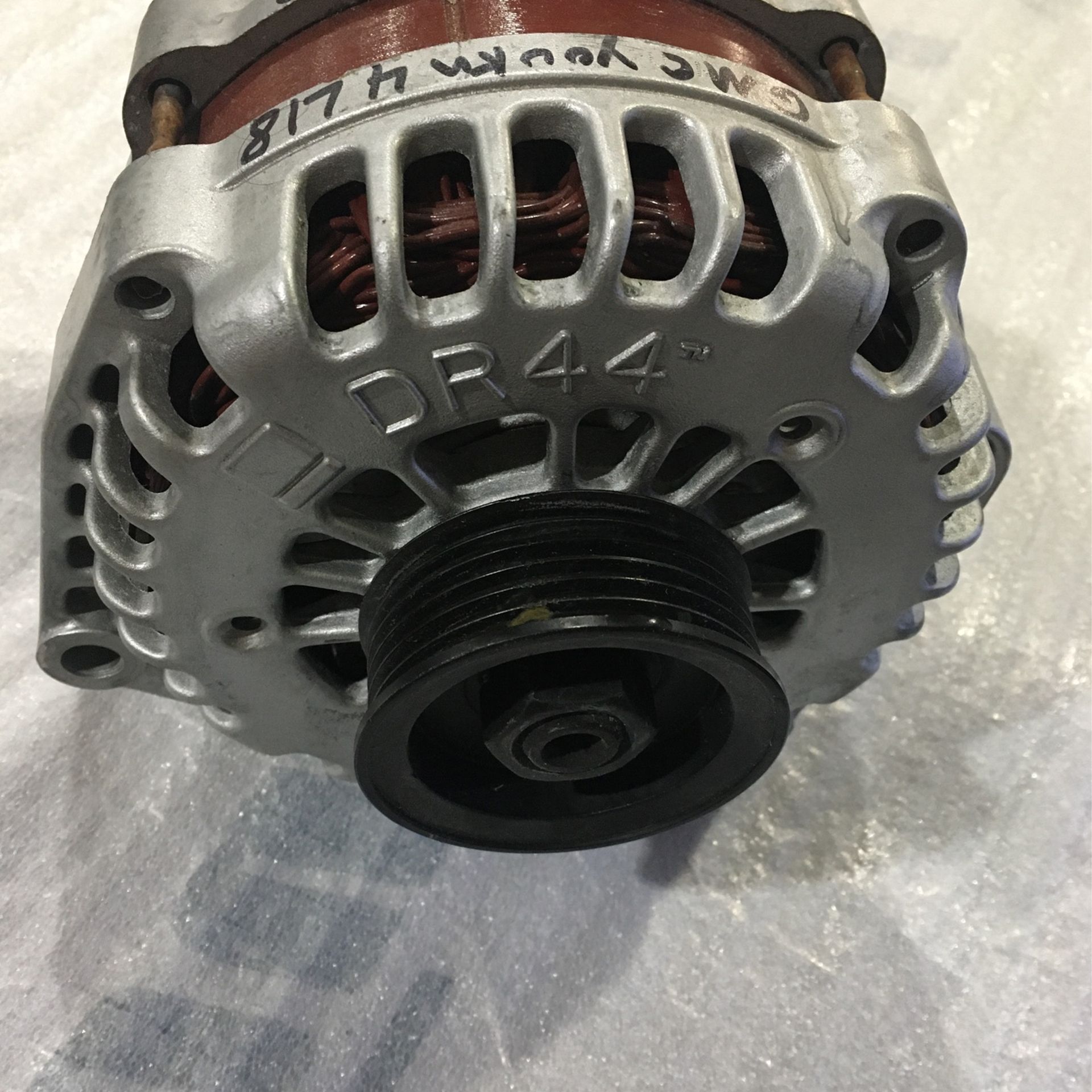 2007-14 GMC Yukon OEM Alternator Almost New #25877026