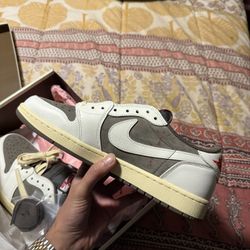 Travis Scott Reverse Mochas Men’s Size 10 BRAND NEW