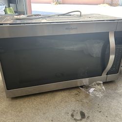 Whirlpool microwave Build In Microwave. With Fan At The Bottom 