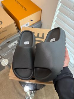 Onyx Yeezy slide size 9