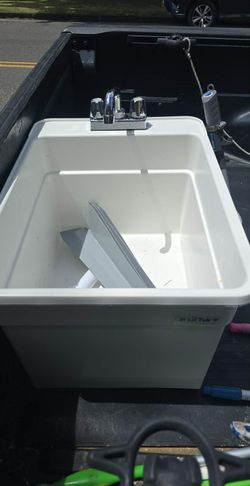 Mustee Utilatub Laundry / Utility Sink with Faucet