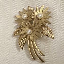 Brooks, Vintage Faux Pearl Gold Flower Brooch