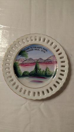 Souvenir plate