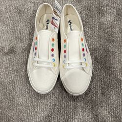 Canvas shoes