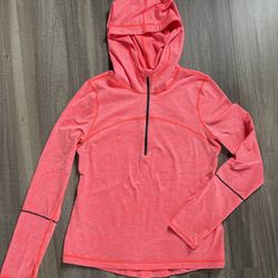 EUC womens Zella half zip hooded long sleeve light sweatshirt top.
