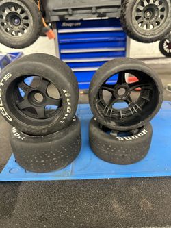 Hoons 17mm tires