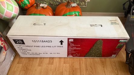 Led pre -Lit Tree 7.5 ft