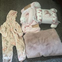 Baby Girl Blankets and Mameluke 