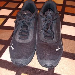 For Sale Puma Viz Runner Sport. Size 11. Please See Pic's And Read Details Carefully.