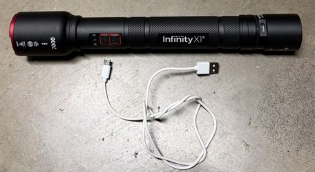 Flash Light 7,000 Lumens And Built In Power Bank/brand New