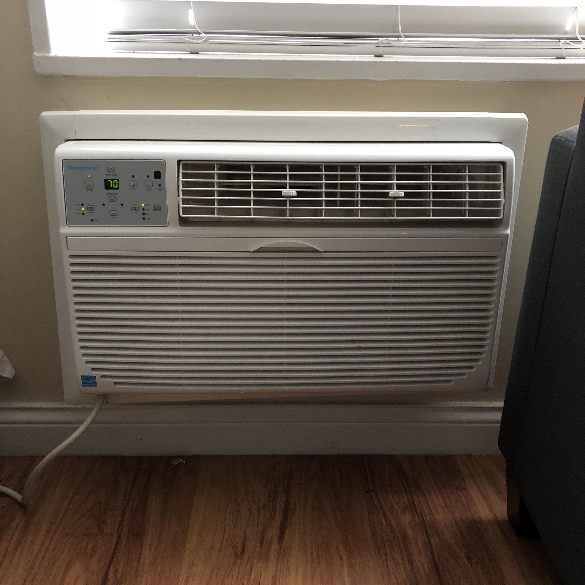 Keystone KSTAT10-2C 10,000 BTU Wall Air Conditioner