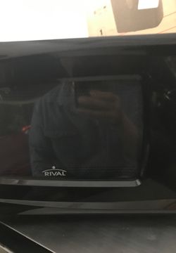 Rival 700 watts microwave
