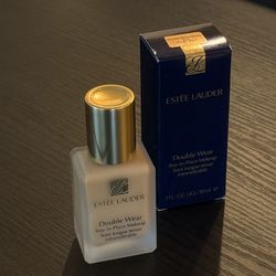 4N2 - SPICED SAND | ESTÉE LAUDER Double Wear Stay-in-Place Makeup Long-wear transfer-resistant foundation.