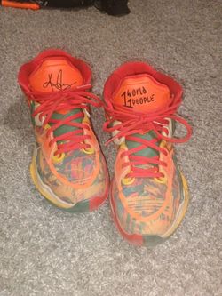 Kyrie infinity Orange size 8.5