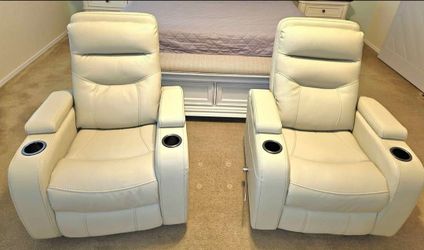 Pair of gorgeous white Italian leather recliners