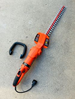 Black+Decker 24 in. 3.3 Amp Corded Electric Hedge Hog Trimmer w/ Rotating Handle