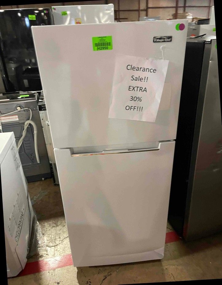 MAGIC CHEF HMDRWE 10.1 cu. ft. Top Freezer Refrigerator Z9